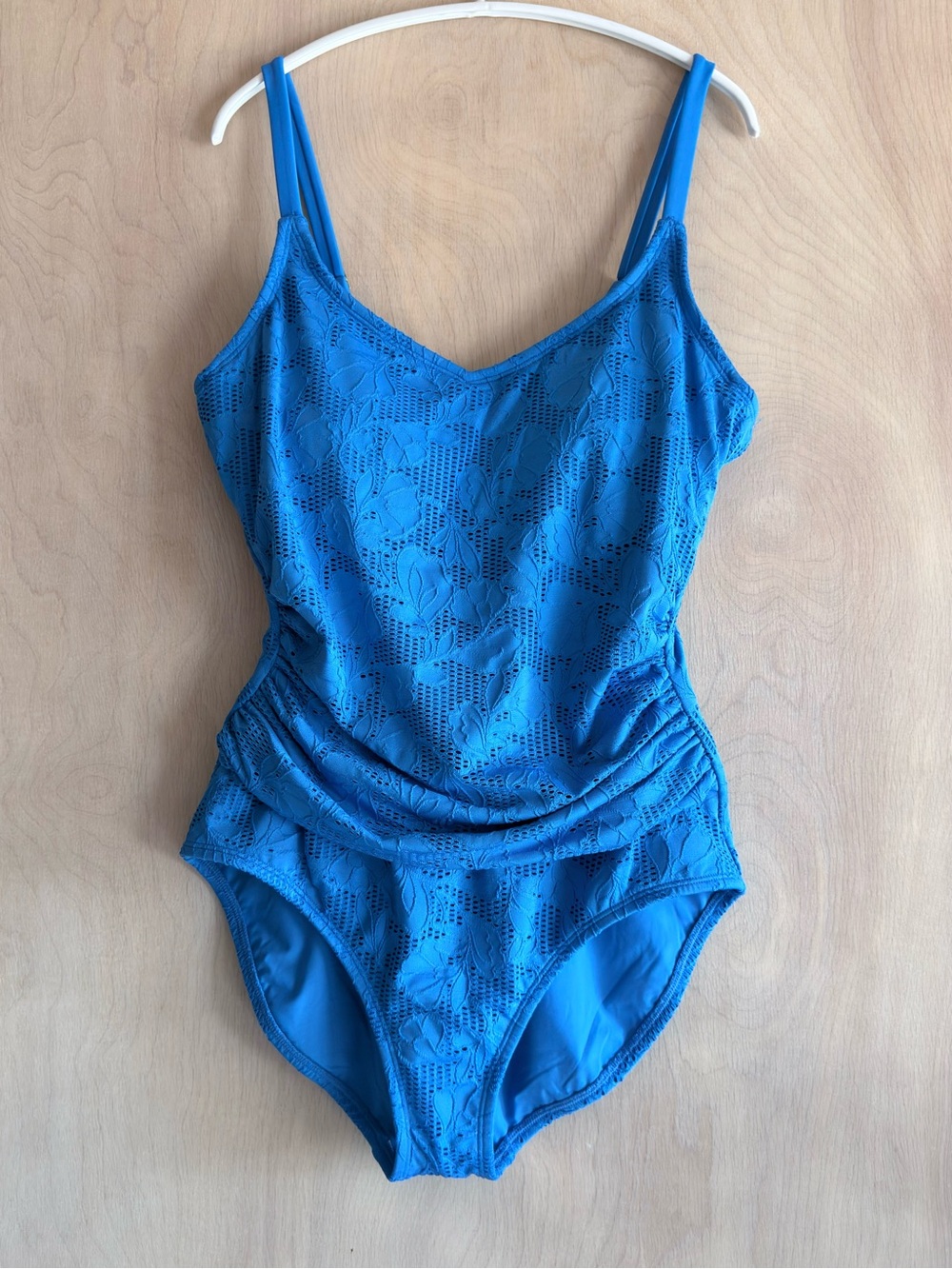 Beyond Control Textured Solids One Piece Swimsuit Floral Women’s 10 NWT Blue
